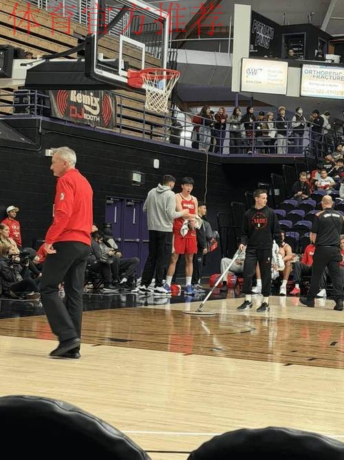 拓记:克林根今日观战G联赛,暂停期间对杨瀚森进行指导 拓记:克林根今日观战G联赛,暂停期间对杨瀚森进行指导